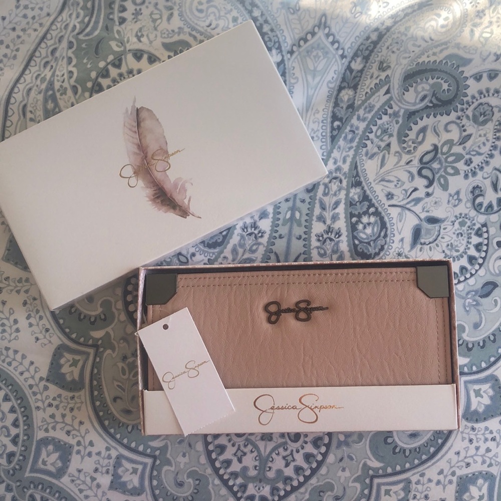 Jessica Simpson wallet